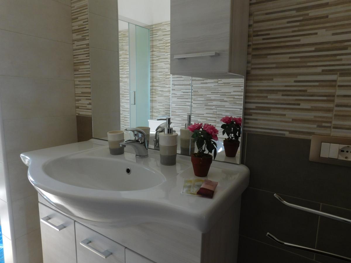 Stella Marina Sea & Sun Bed & Breakfast เชฟาลู ภายนอก รูปภาพ