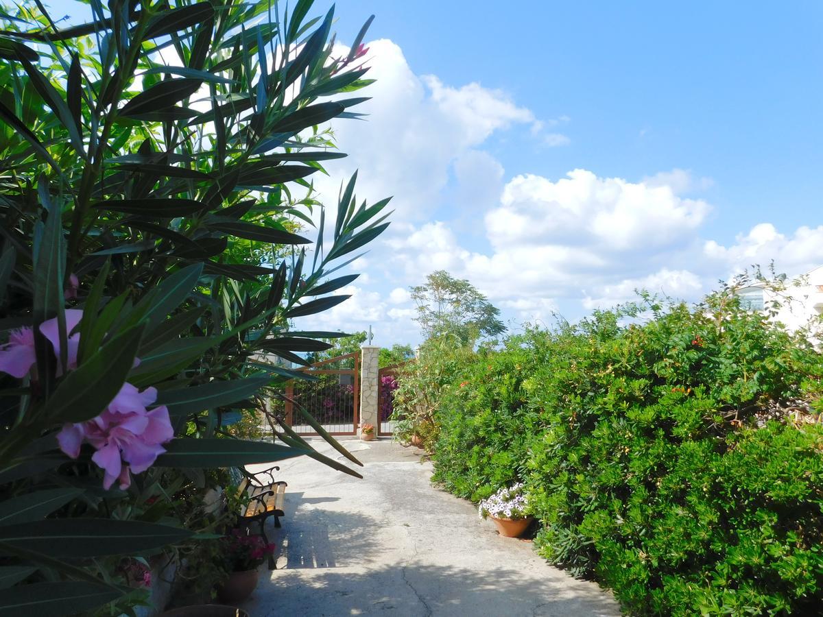 Stella Marina Sea & Sun Bed & Breakfast เชฟาลู ภายนอก รูปภาพ