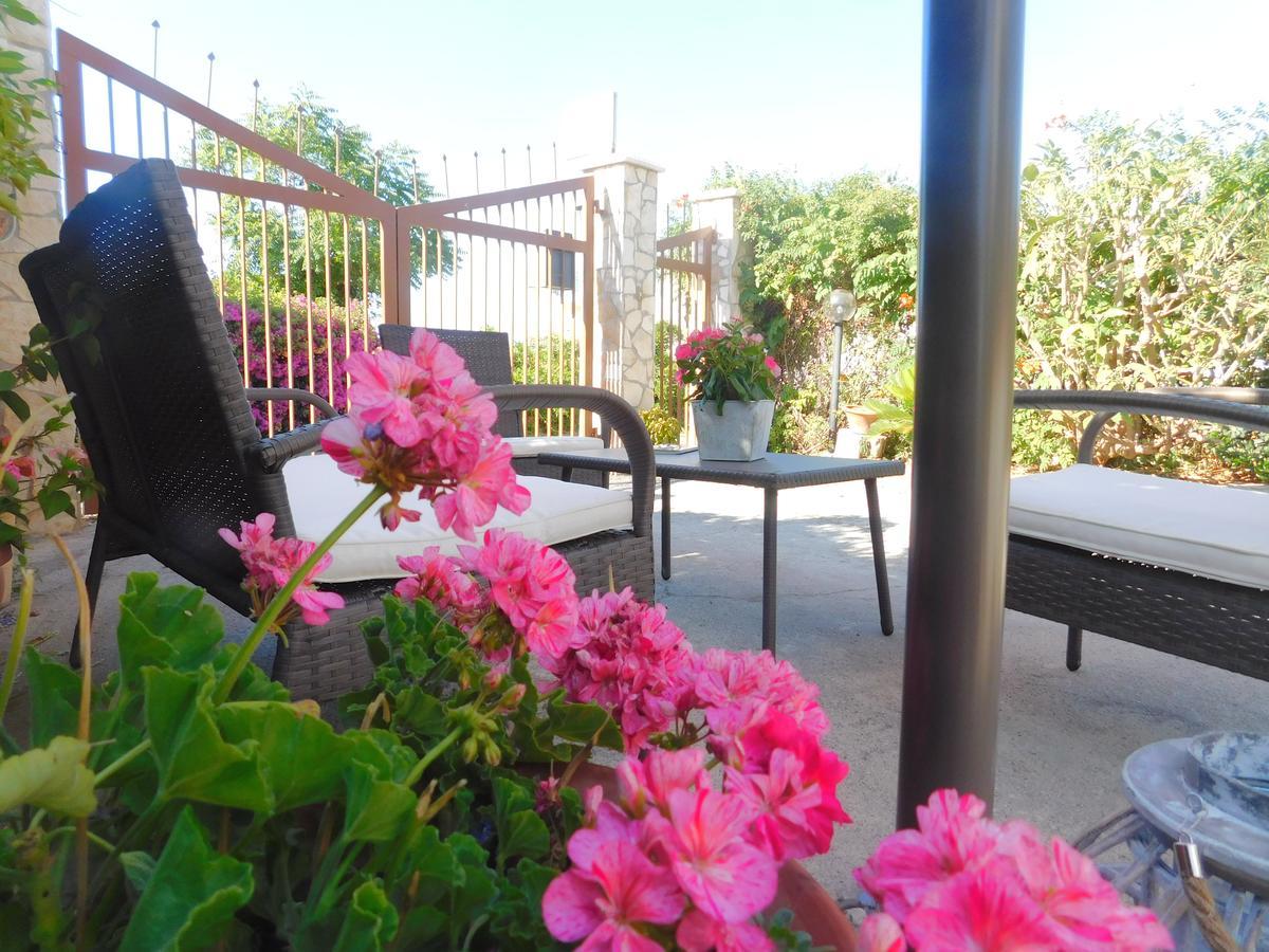 Stella Marina Sea & Sun Bed & Breakfast เชฟาลู ภายนอก รูปภาพ